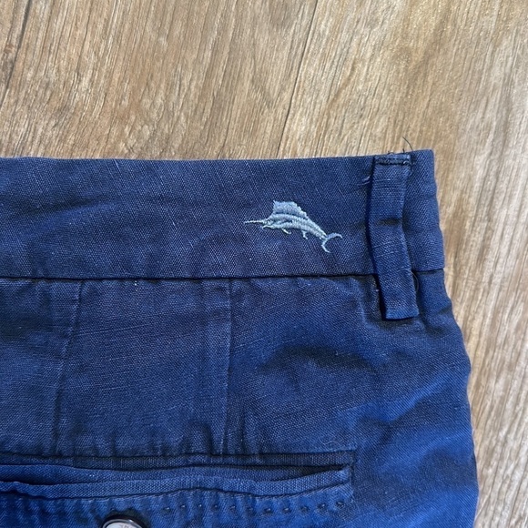 NAVY TOMMY BAHAMA CHINO SHORTS (SIZE 33) - Picture 5 of 6